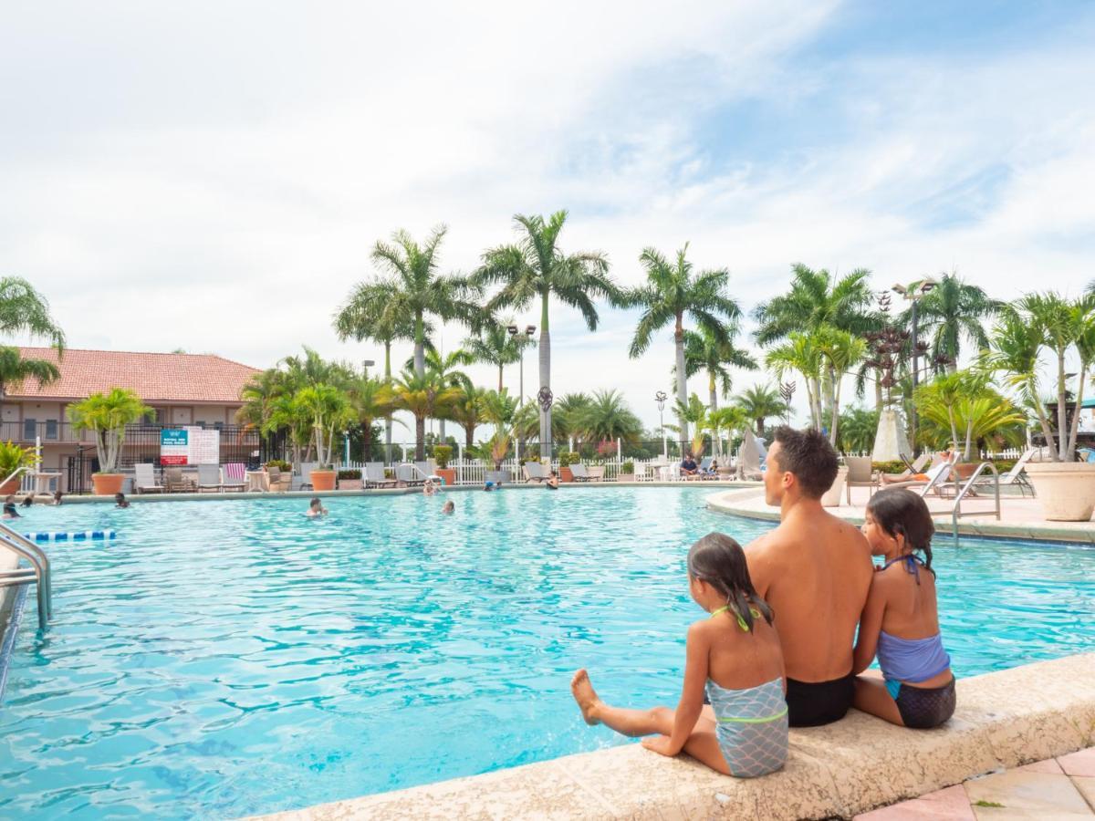 Royal Inn Hotel Royal Palm Beach Exteriör bild